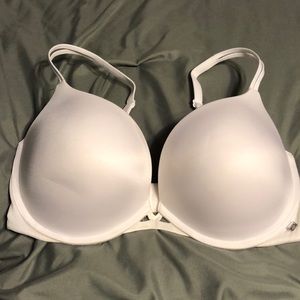 Brand New Victoria Secret very sexy push-up bra